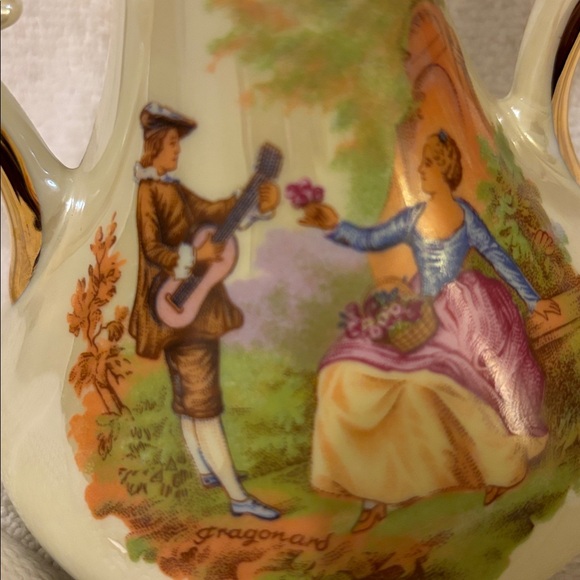 Gold-Trim Porcelain Gold Double-Handled Decorative Vase - Pastel Scene